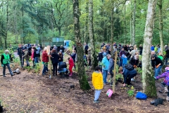 Baumpflanzaktion-zum-Einheitsbuddeln-Citizens-Forests
