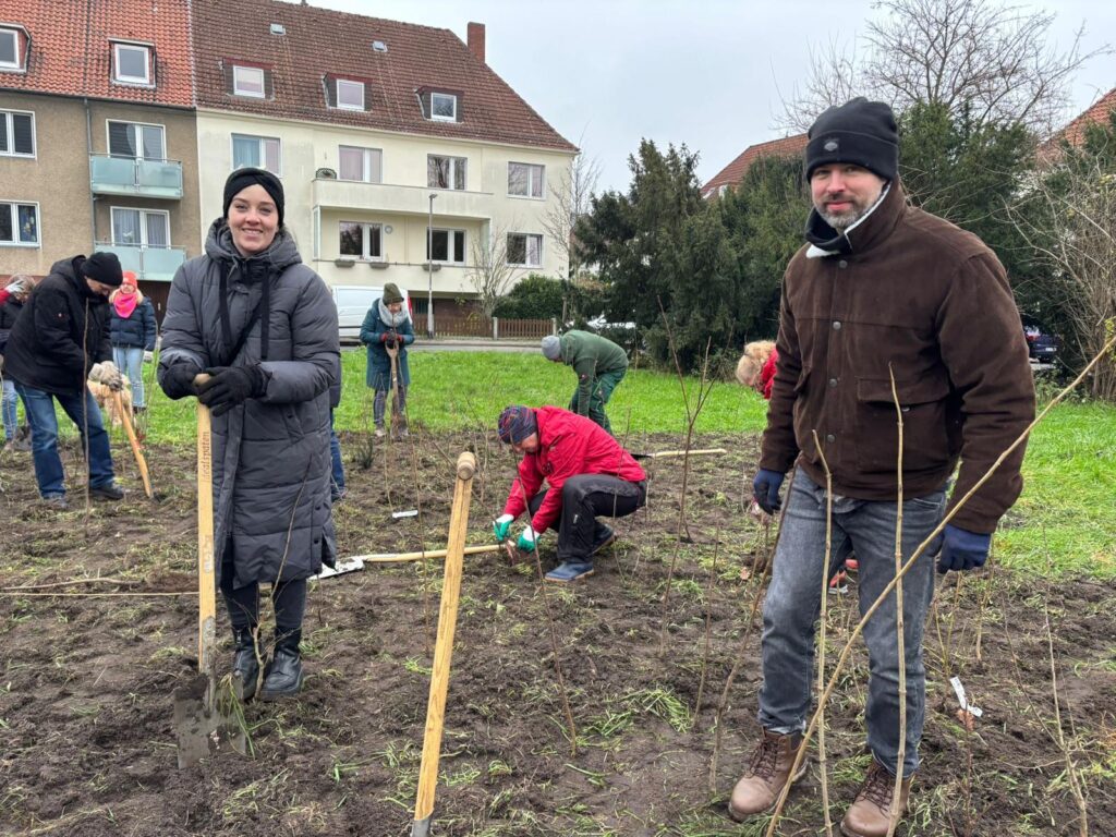 Pflanzaktion in Hannover/Altenauer Weg